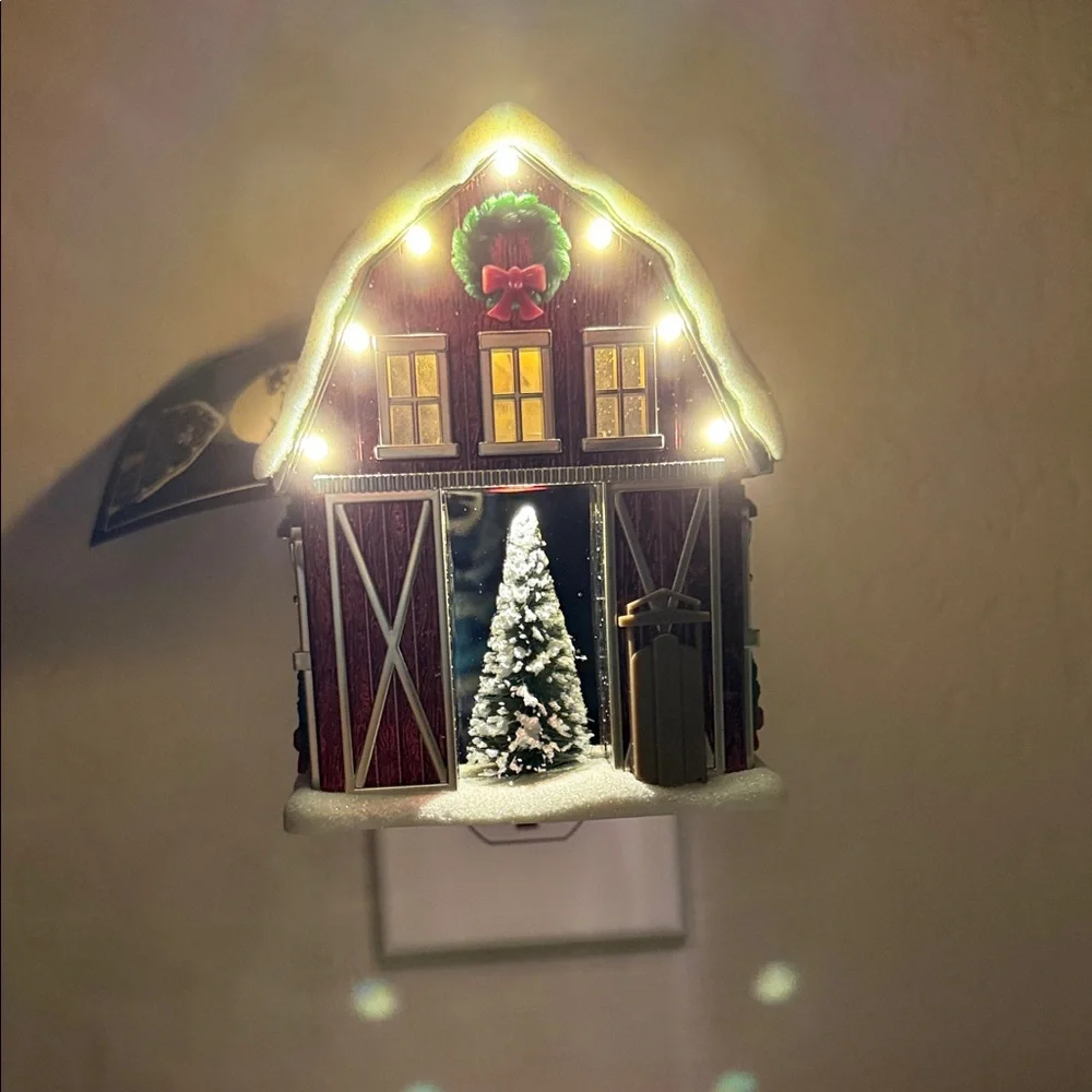Bath & Body Works 5 Wall Plug In’s Christmas Lot & 1 Tis The Season - Picture 7 of 8